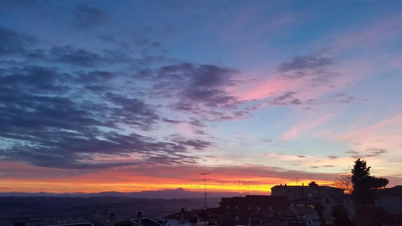 Rosso Di Sera Castelfidardo Luaran gambar